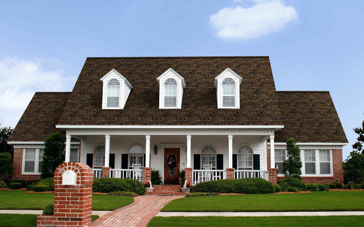 House image with roof changing based on shingle selection